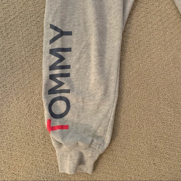 Tommy Hilfiger Mid Rise Joggers Elastic Waist Sweatpants With Logo and Pockets - Picture 3 of 4